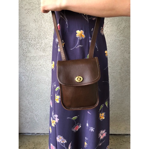 Vintage Handbags - VINTAGE | COACH crossbody bag